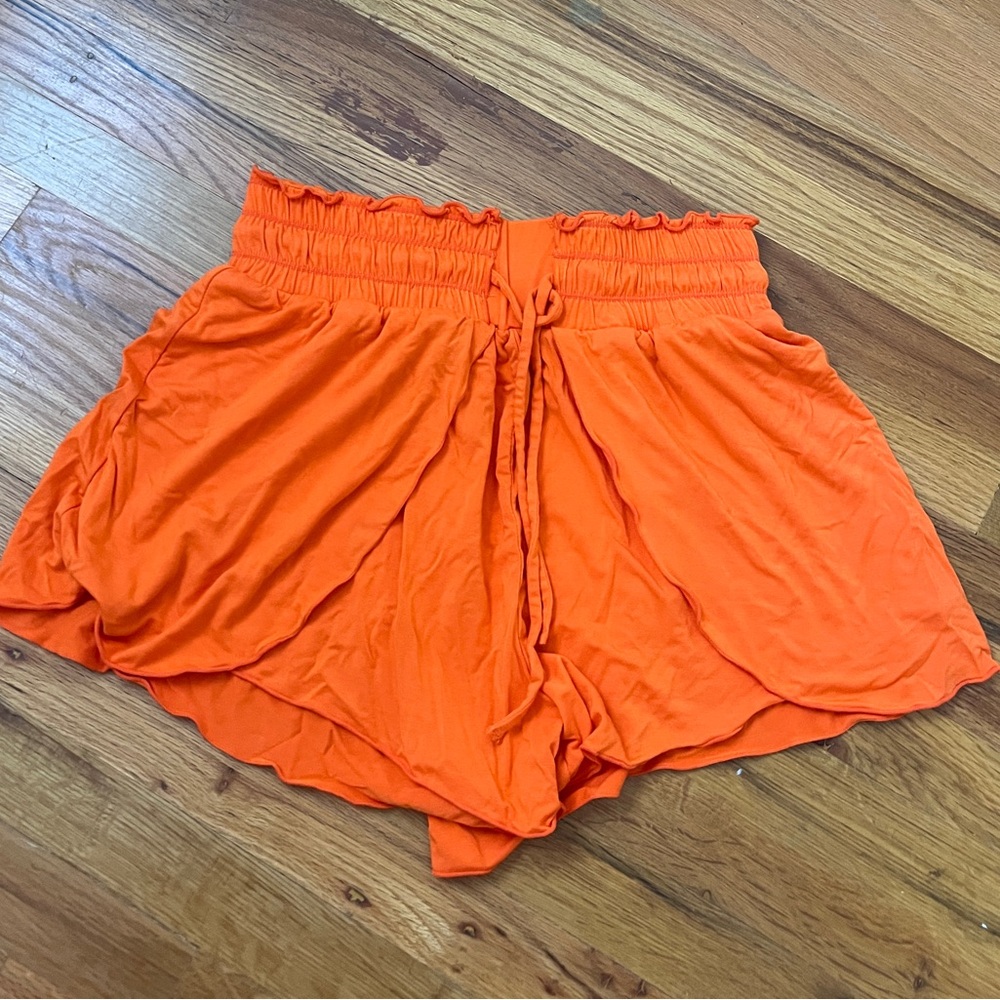 HALARA High Waist Orange Ruffle Shorts